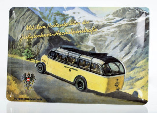 Metal sign with historical Postbus picture and the words ‘Mit dem Postbus auf den Großglockner’ (Take the Postbus to the Großglockner).